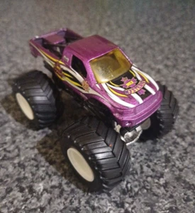 RARO CAMIÓN MONSTRUO FUNDIDO A PRESIÓN REY MYSTERIO WWE 1:64 MONSTER JAM Hot Wheels - Imagen 1 de 6