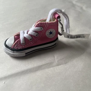 Converse All Star Chuck Taylor Sneaker Shoe Car Key Ring Keychain - Picture 1 of 5