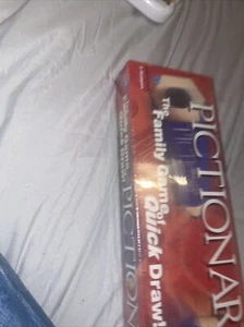 Mb Games Pictionary Boxed Board Game 2000 Age 8+ vgc hardly used 100% complete - Picture 1 of 2
