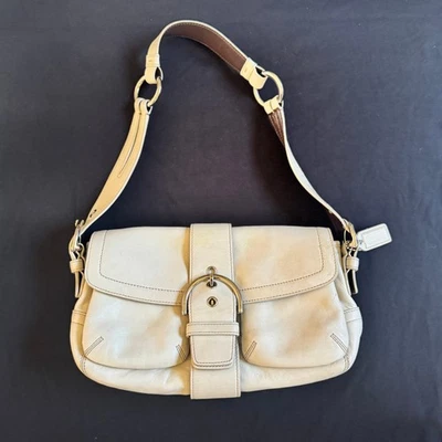 Bolso Cartera Cuero Vintage COACH #3653 Soho Hebilla con Solapa Doble Bolsillo Crema Y2K Foto 1 de 4