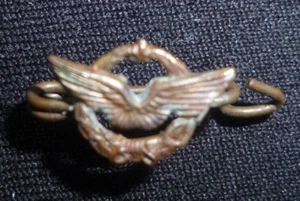ORIGINAL WW2 FRENCH AIR FORCE BRASS LAPEL BADGE. - Picture 1 of 2