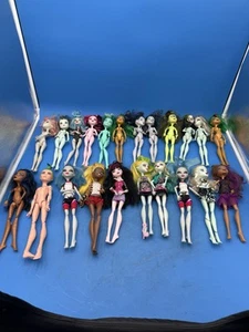 Lot Of 22 Monster High Dolls 2008-2016 - Picture 1 of 9