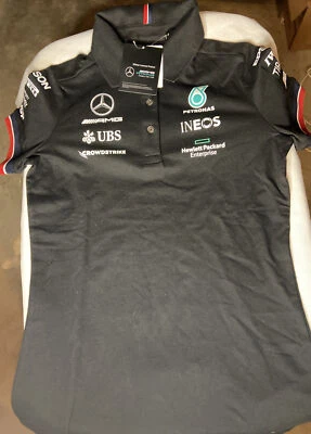Camisa polo negra para mujer Mercedes-Benz AMG Petronas F1 Team pequeña Foto 1 de 4