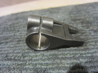 Ferrari 308, Mondial, 328 - Palanca / Horquilla de caja de cambios - P/N 106213 Foto 1 de 4