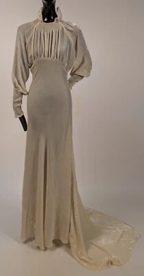 ANTIQUE 1930’S BLONDE SILK VELVET WEDDING DRESS W BONED FAN COLLAR + LONG TRAIN - Image 1 of 4