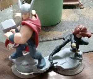 Disney Infinity 2.0 Marvel Thor und schwarze Witwenfiguren - Bild 1 von 5