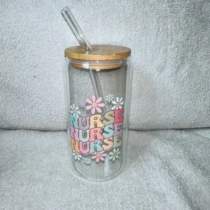 Neu ohne Etikett markenloses Trinkglas mit gebogenem Glas Strohhalm Bambus Deckel Boho Retro KRANKENSCHWESTER - Bild 1 von 6