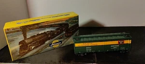 Athearn 1610 BURLINGTON REFRIGERATOR CAR #67170, HO 50 Years Old Min - Picture 1 of 4