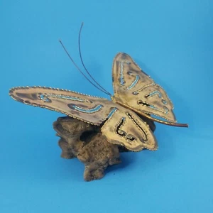 Escultura de mariposa de arte de metal de colección 8"x10,5" sobre madera a la deriva/madera de burlón soldada rústica  - Imagen 1 de 20