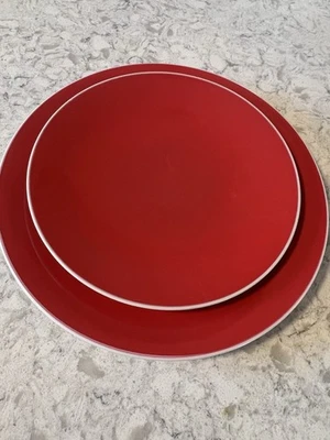 1 prato de jantar e salada Crate & Barrel Marin Red Lisbon descontinuado RARO - Imagem 1 de 2