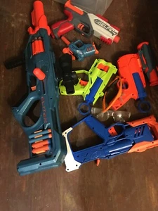 Nerf Guns, lot of 6, safety glasses lot of 2, some ammo - Picture 1 of 5