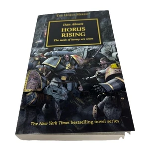 Horus Rising by Dan Abnett (2018, Trade Paperback) - Foto 1 di 9