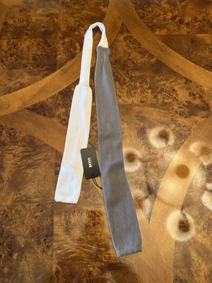 HUGO BOSS SPORT SKIN MALHA DE ALGODÃO 2 TONS GRAVATA BRANCA/CINZA ITÁLIA 52”X 3”NOVA COM ETIQUETA - Imagem 1 de 4