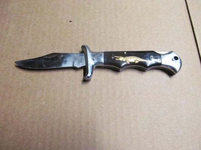 Navaja de bolsillo con bloqueo con diseño de cocodrilo dorado Foto 1 de 4