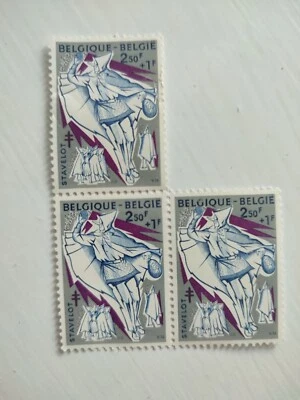 Block of 3 mint Belgium stamps, one hinged, two MNH - 2.50F + 1F festival of cat - Image 1 of 2