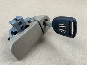 2004 Honda Odyssey Glove Box Latch GloveBox Handle Lock Tan w/ Key OEM - Picture 1 of 7
