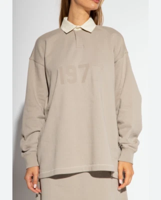 Camisa Essentials Fear Of God Unisex Beige 1977 Rugby Trigo Polo Talla Grande:L Foto 1 de 4