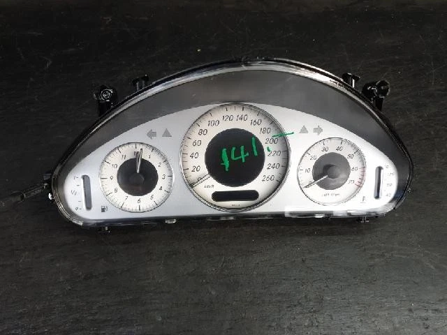 Приборные панели 2005 Mercedes-Benz E320 2115404711 - Изображение 1 из 4