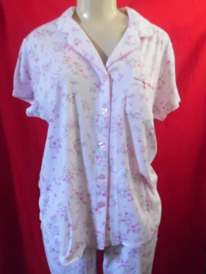PIJAMA DITSY ROSA FLORAL KAREN NEUBURGER BOTÓN CUELLO DELANTERO TOP, PANTALONES CORTOS 1X Foto 1 de 4