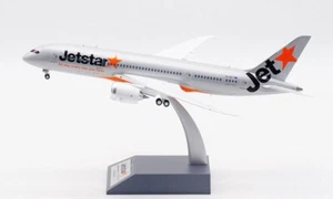 BOEING 787-8 DREAMLINER, JETSTAR AIRWAYS REG: VH-VKH WITH STAND, WB787JQ08 1/200 - Picture 1 of 12