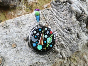 Komet Planeten Galaxie Nachthimmel Micro Inlay Edelstein Sterlingsilber Anhänger AM74 - Bild 1 von 9