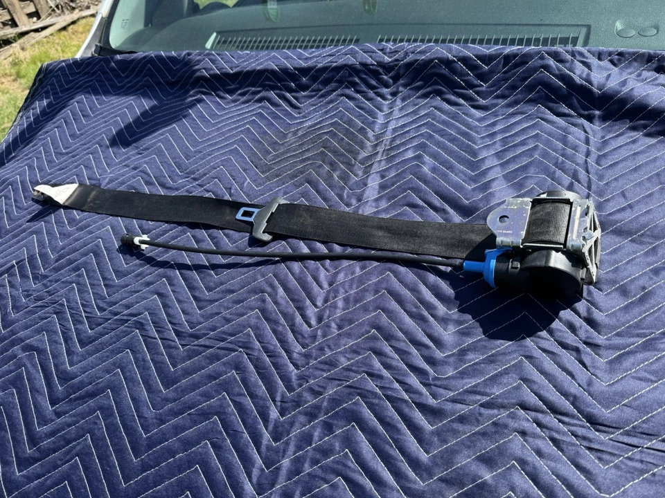 Retractor de cinturón de seguridad convertible OEM BMW E64 E63 650i 645Ci 560715901D Foto 1 de 4