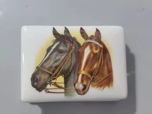 Vintage handbemalte Porzellan Schmuck Box Pferd signiert Kalifornien Nachlass Verkauf - Bild 1 von 6