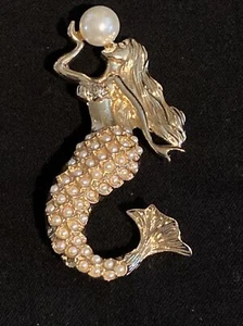 Large Vintage MONET Gold Tone With Pearl MERMAID Brooch SIGNED RARE HTF - Picture 1 of 24