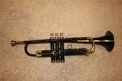 Schwarze Bb Trompete ordentlicher Zustand mit Vincent Bach 7C Mundstück - Bild 1 von 4