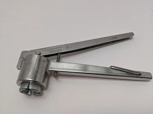 Wheaton 224353 20mm Vial Seal Decapper Hand Tool - Picture 1 of 6