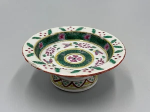 Antiguo plato/tazón con patas de porcelana rosa familiar china del siglo XX 4 3/4"" - Imagen 1 de 11