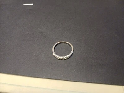 Alianza de boda redonda de diamantes de 0,10 CTW de oro blanco de 14 quilates talla 7 (SB1091903) Foto 1 de 2