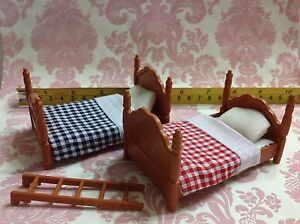 Dollhouse Miniature Generic Furniture Plastic Bedroom Bed Set (Sylvanian Size)
