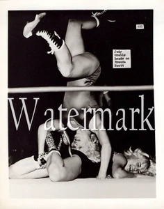 Foto Originali Wrestling Vintage Donna, Stampa Originale B&W 3""x5"", Raro - Foto 1 di 2