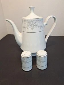 Lynns Fine China Teapot And Matching Salt And Pepper Shakers. Excellent... - Picture 1 of 12