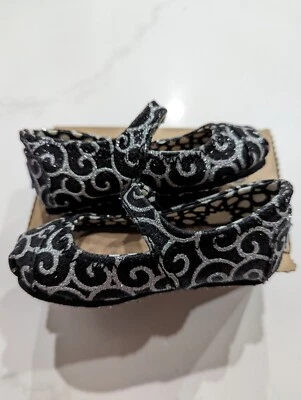 Toms 女宝宝 5 码玛丽珍风格鞋黑色银色漩涡图案 — 第 1/4 张图片