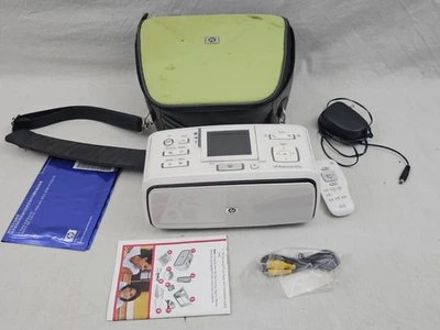 HP PHOTOSMART A716 PORTABLE PHOTO PRINTER W/ REMOTE & TRAVEL CASE - Image 1 of 4