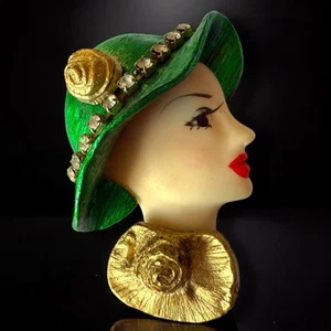Broche vintage cara dama aleta estrás sombrero acrílico cabeza prendedor años 80 Art Deco - Imagen 1 de 9
