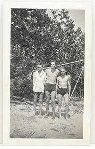 1930s Three Affectionate Men Shirtless Swim Trunks Gay Int Vtg Snapshot Photo - Picture 1 of 4