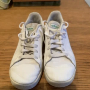 Damen Adidas Stan Smith Turnschuhe Größe 4 weiß gebraucht ordentlicher Zustand  - Bild 1 von 9
