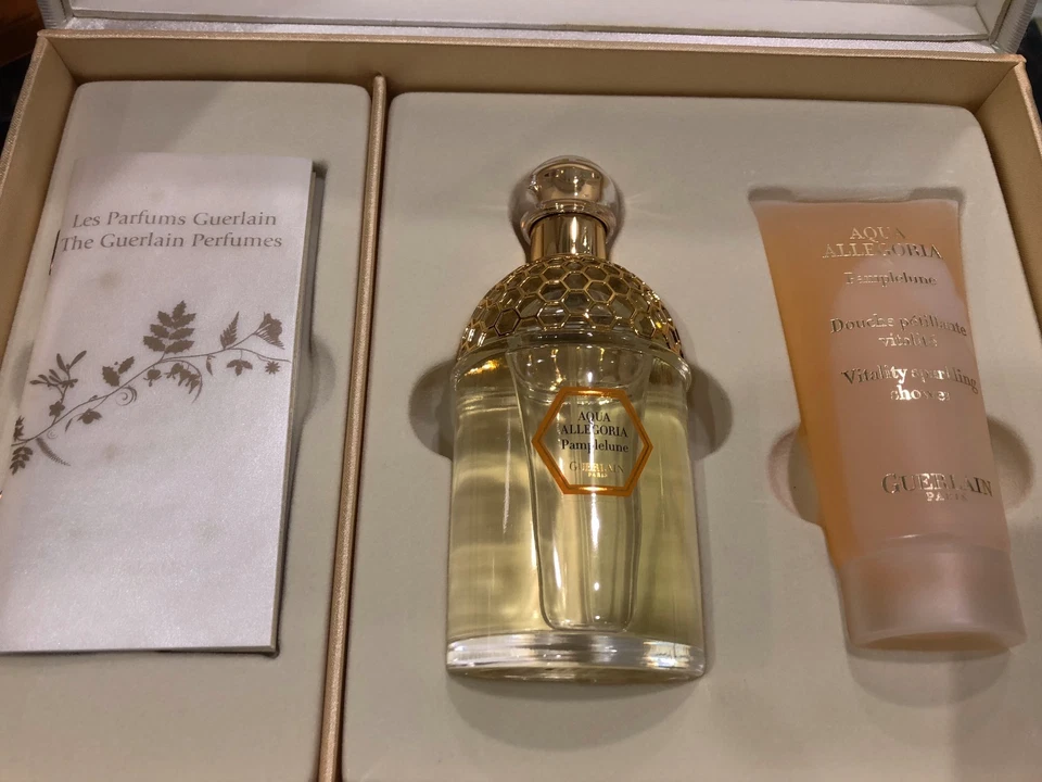 Juego de regalo de dos piezas Guerlain Aqua Allegoria Pamplelune  Foto 1 de 4