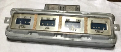 Ford Deluxe 1947/1948/Super Deluxe Gauge Cluster Foto 1 de 4