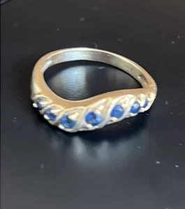 14k gold sapphire row wavy ring - Picture 1 of 9