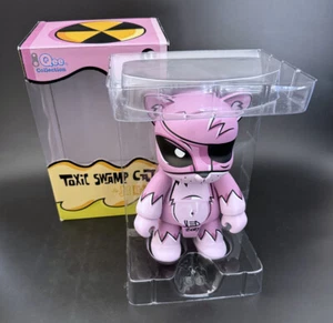 Joe Ledbetter JLED SIGNED 2006 8" Toxic Swamp Purple Cat Qee LE 300 AUTOGRAPHED - Picture 1 of 7