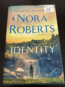 Identity by Roberts, Nora - Foto 1 di 2