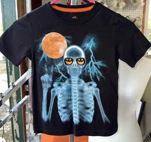T-shirt Halloween giovani grafica brilla nel buio scheletro di zucca XS (4-5) - Foto 1 di 4