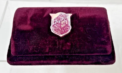 Caja de exhibición de reloj Helbros de terciopelo vintage forro sedoso borgoña oscuro Foto 1 de 4