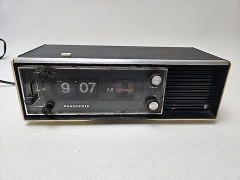 PANASONIC RC-1280 Flip Numbers Clock AM Radio Alarm Clock Tested Works Cover