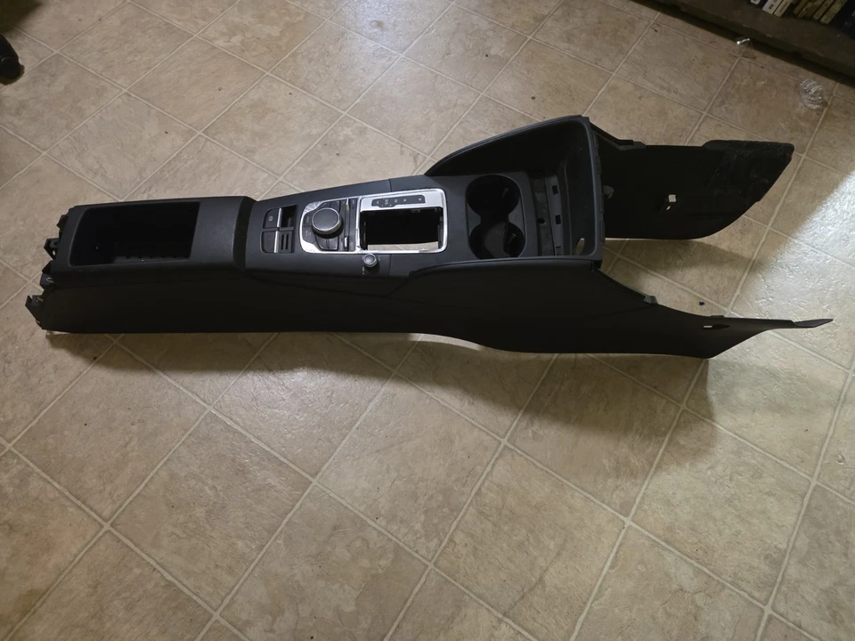 ЦЕНТРАЛЬНАЯ консоль Audi A3 - Изображение 1 из 4