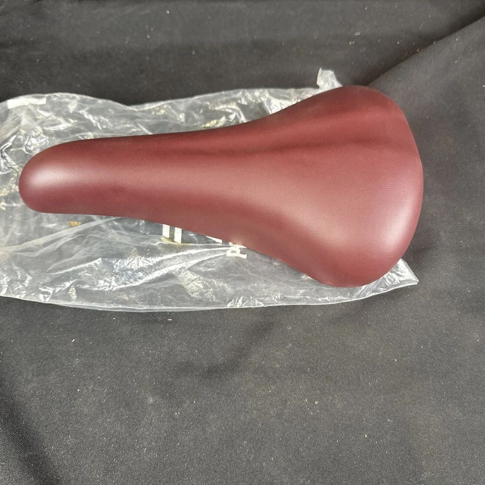 Nuevo de Lote Antiguo Vetta Sillín Asiento Bicicleta MTB De Colección Bicicleta Piezas Cuero Rojo Foto 1 de 4